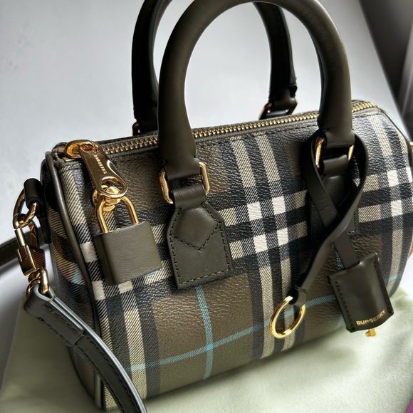 NWT BURBERRY BOWLIMG BAG - Picture 1 of 2